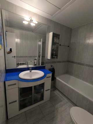 Mueble de Baño con Encimera de Cristal y Espejo