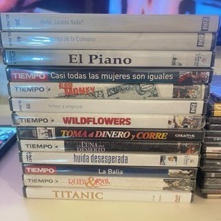 Lote VHS y DVD precintados y desprecintados