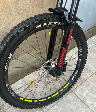 Bicicleta de Enduro Ghost Roja