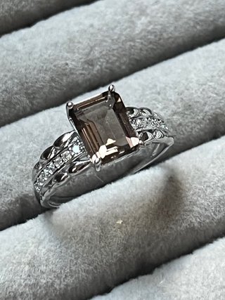 Anillo con Cuarzo Ahumado