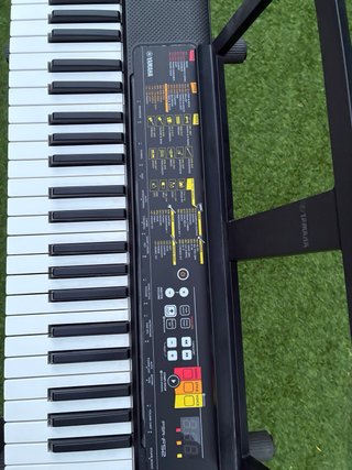 Teclado Yamaha PSR-F52 + Soporte