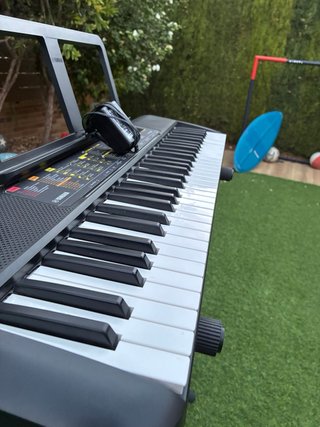 Teclado Yamaha PSR-F52 + Soporte