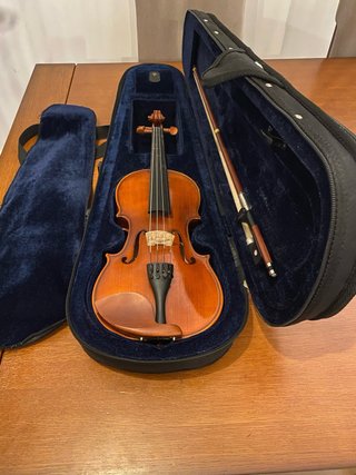Violín 1/4 con estuche y arco Alma Strings.
