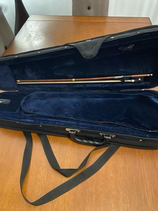 Violín 1/4 con estuche y arco Alma Strings.