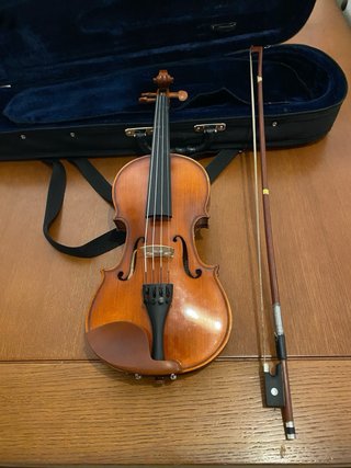 Violín 1/4 con estuche y arco Alma Strings.