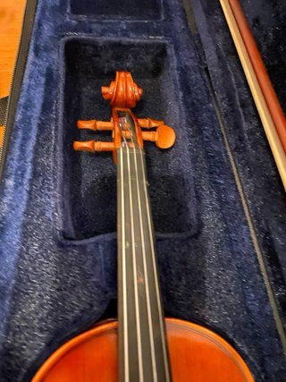 Violín 1/4 con estuche y arco Alma Strings.