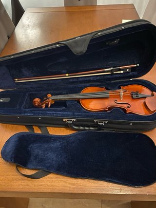 Violín 1/4 con estuche y arco Alma Strings.