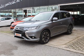 Mitsubishi OUTLANDER 2.0 PHEV Kaiteki Auto 4WD (2017)