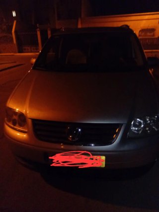 Coche familiar plateado