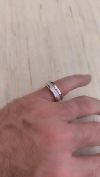 Anello con inserto bianco