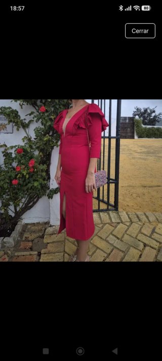 Vestido de fiesta rojo con volantes