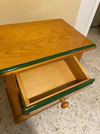 Mesita de Noche de Madera