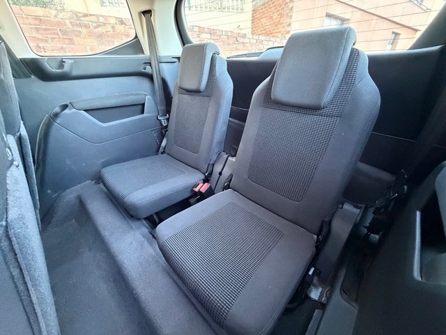 Peugeot 5008 2013