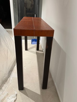 Tavolo consolle in pelle marrone