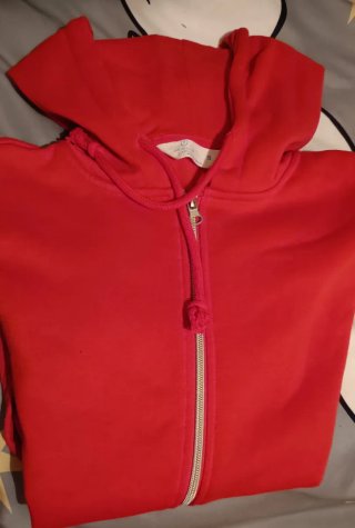 Chaquetas con capucha roja y otra granate .talla S