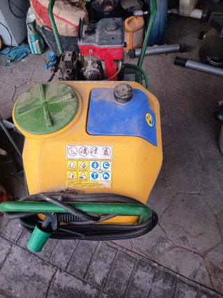 Carretilla fumigadora con motor