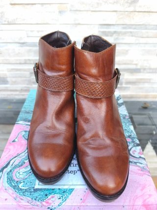 BOTINES DE PIEL
