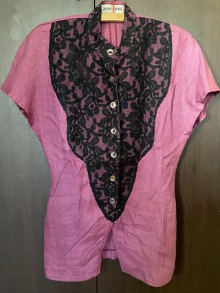 Camisa vintage violeta lino con encaje negro