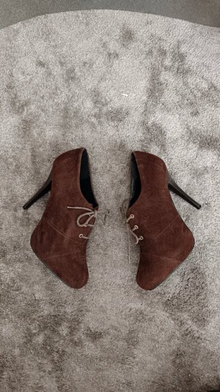 Botines de tacón marrones