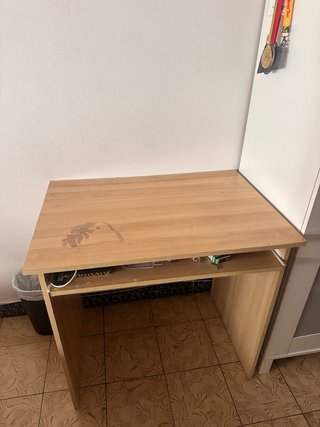 Mesa de escritorio de madera