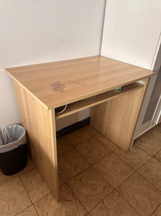 Mesa de escritorio de madera