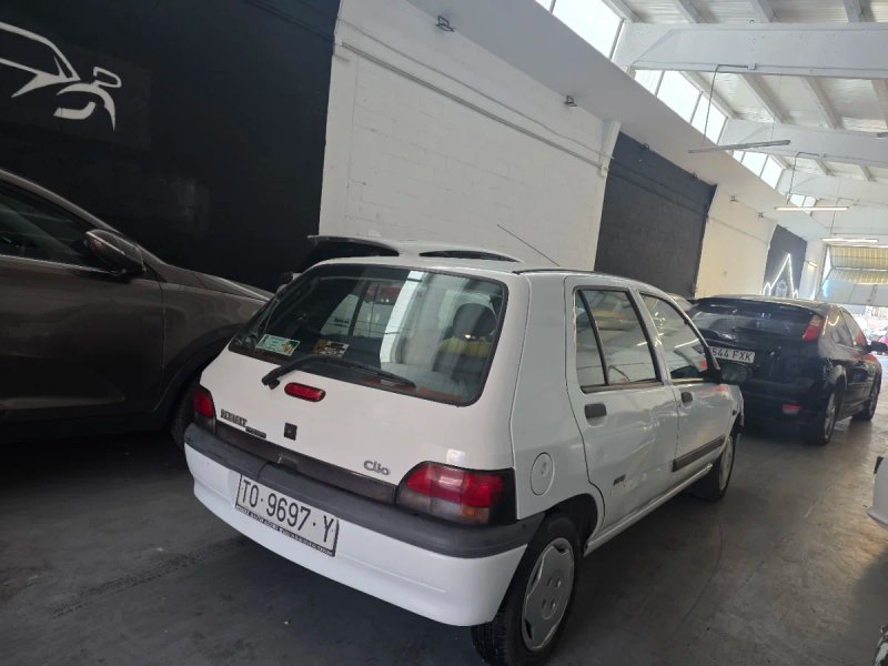 Renault Clio 1997, foto 3