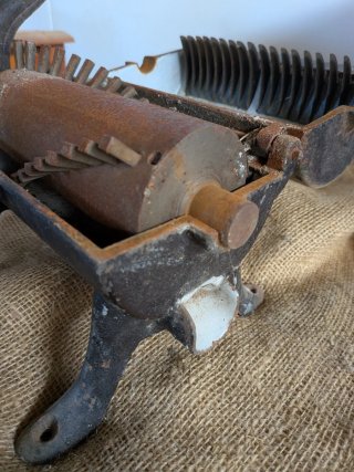 Molino Picadora Antiguo de Hierro Fundido