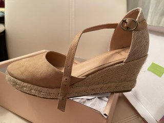 Sandalias de esparto con cuña