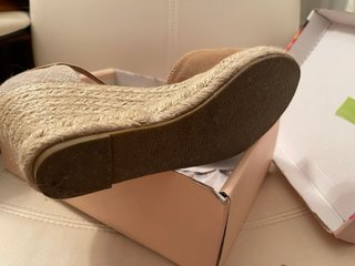 Sandalias de esparto con cuña