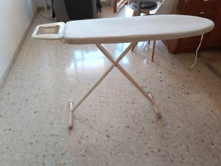 Tabla de planchar blanca