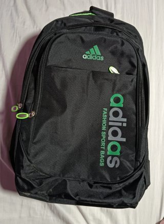 Mochila Adidas Negra y Verde