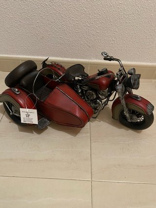 Moto con Sidecar de Chapa Antigua