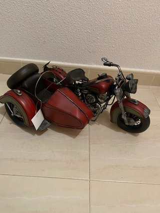 Moto con Sidecar de Chapa Antigua