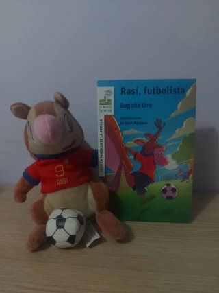 Libro Rasi más peluche, precio de cada uno.