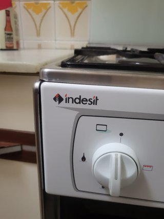 Cocina de gas Indesit con horno