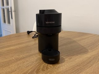 Cafetera Nespresso Vertuo Negra