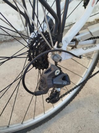 Bicicleta de paseo Orbea blanca