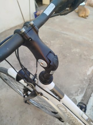 Bicicleta de paseo Orbea blanca