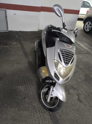Motocicleta 125 bet win kymco