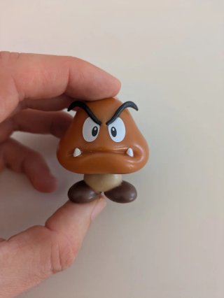 Figuras Bala y Goomba de Super Mario