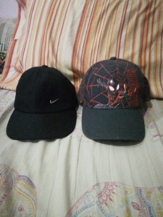 2 Gorras para niño Nike y Marvel