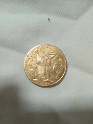 Moneda de colección con diseño de cóctel