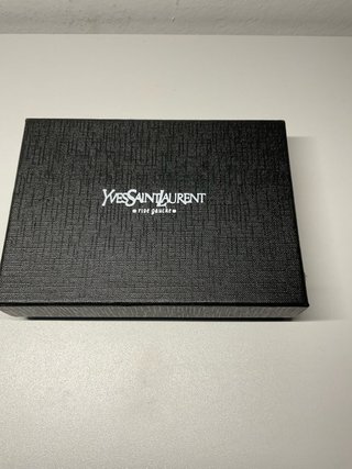 YSL Cartera Negra de Piel – Nueva con Caja