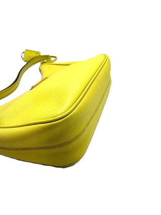 Bolso Prada Re-Edition Amarillo
