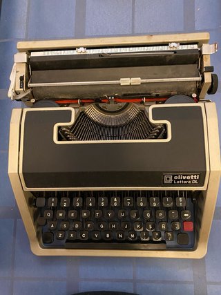 Máquina de escribir Olivetti Lettera DL