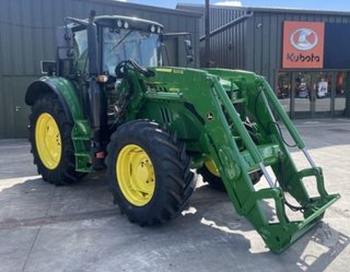 Tractor John Deere 6110M con Pala