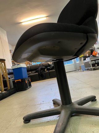 Silla de oficina negra