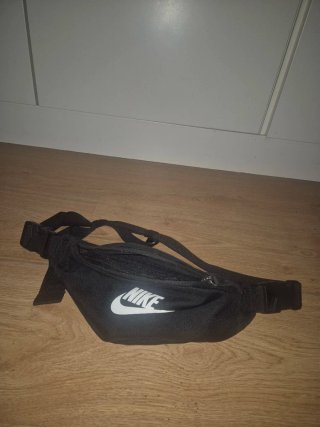 Riñonera Nike Negra