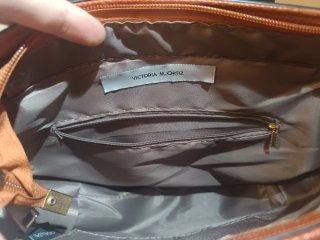 Bolso de cuero rojo