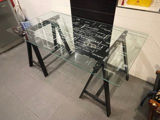 Escritorio de Cristal con Caballetes 150x80cm